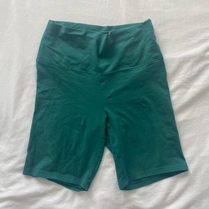 Aritzia Tna CHILL ATMOSPHERE HI-RISE 7" SHORT